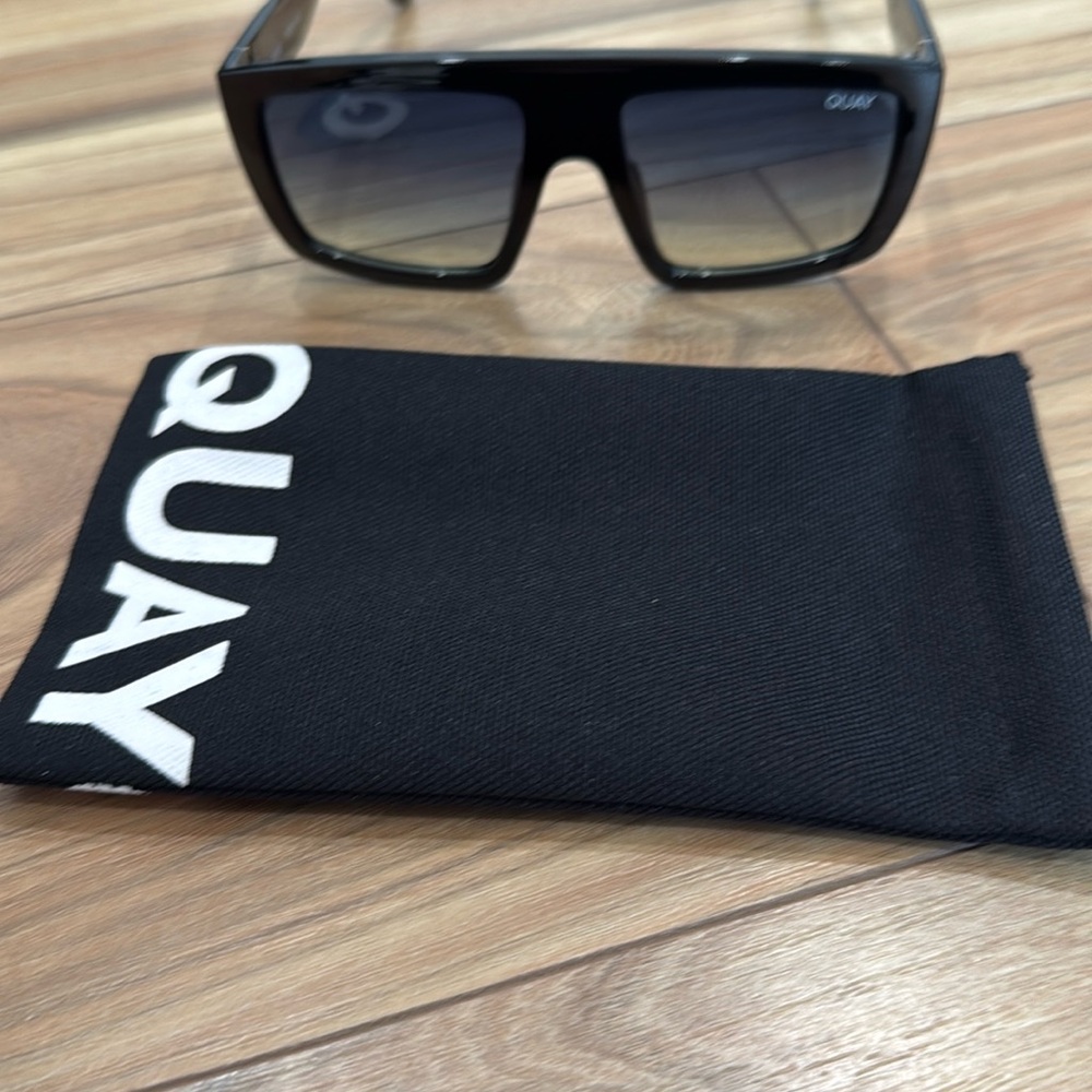 Quay “Get in Line” sunglasses. NIP